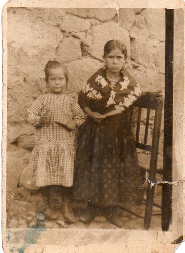 Madre y tía de María Zamora